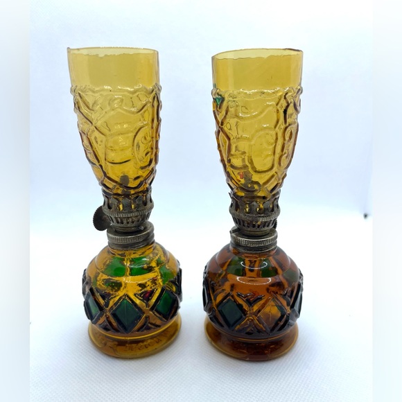 Pair of Miniature Amber Glass Oil Lamp Hong Kong Sail Boat Brand, Vintage - Picture 5 of 7